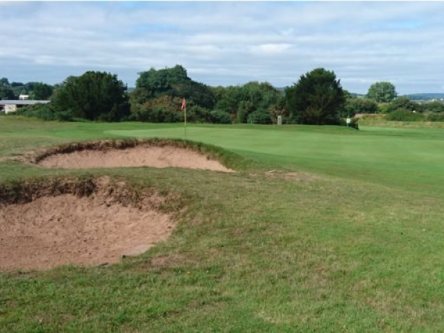 Warren 10th green with pot bunkers